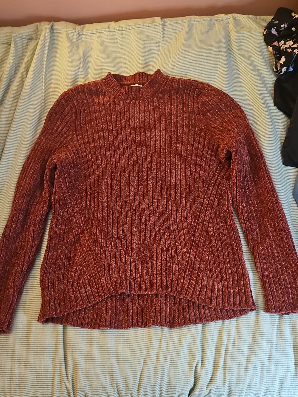 JACHS Girlfriend Ribbed Crewneck Sweater in Burgundy